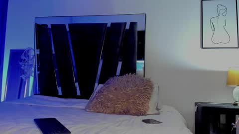 Snapshot of holly_29_m chatting on November 4, 3:49 am Mara online show from November 4, 3:49 am