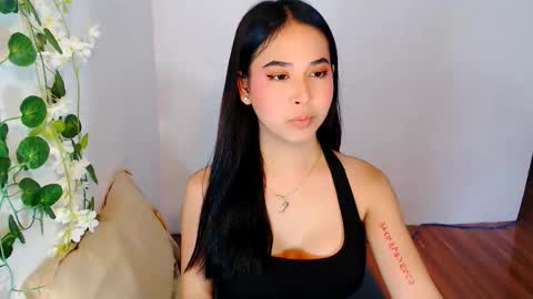 Snapshot of hollyclarita chatting on December 3, 6:10 am YOUR GODDESS CLARITA online show from December 3, 6:10 am