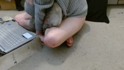 Snapshot of hollyhawkes chatting on January 18, 10:06 am Holly Hawkes online show from January 18, 10:06 am