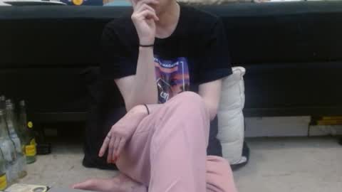 Snapshot of hollyhawkes chatting on February 12, 1:41 am Holly Hawkes online show from February 12, 1:41 am