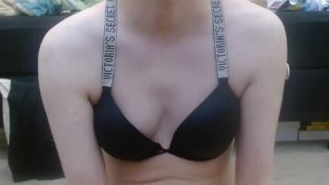 Snapshot of hollyhawkes chatting on March 3, 10:42 pm Holly Hawkes online show from March 3, 10:42 pm