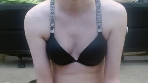 Snapshot of hollyhawkes chatting on March 8, 9:40 pm Holly Hawkes online show from March 8, 9:40 pm