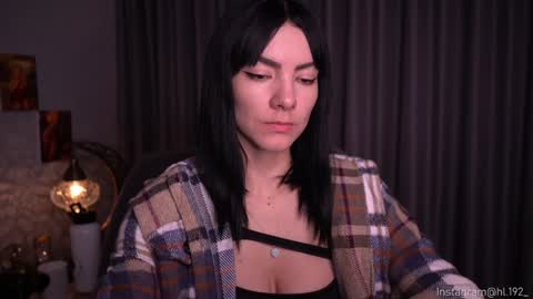 Holly Linder online show from December 5, 3:04 am