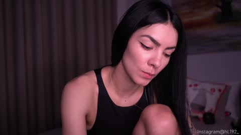 Holly Linder online show from December 8, 1:24 am