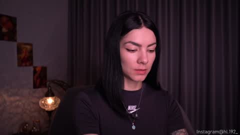 Holly Linder online show from December 18, 1:15 am