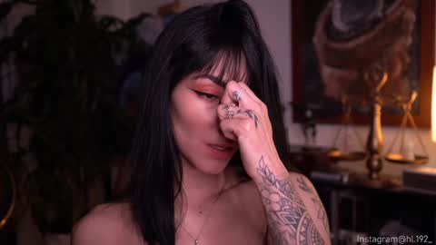 Holly Linder online show from January 18, 6:13 am