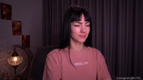 Holly Linder online show from February 20, 1:46 am