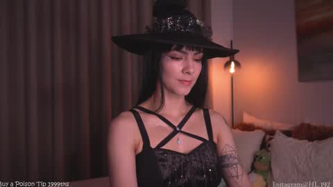 Holly Linder online show from November 1, 2:24 am