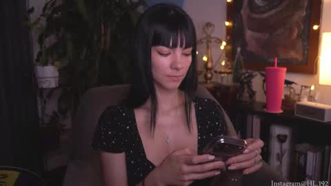 Holly Linder online show from December 3, 1:57 am