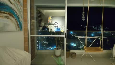 hollyshit_ online show from September 9, 11:59 pm