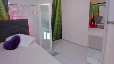 HollyTaillor online show from September 9, 5:29 am