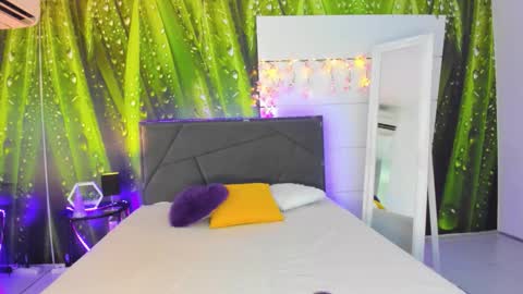 HollyTaillor online show from September 13, 5:07 am