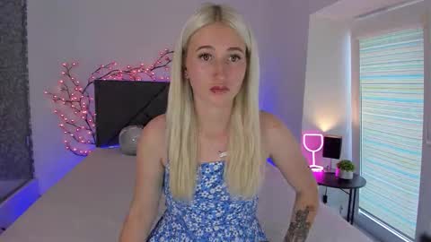 HollyTaillor online show from September 15, 12:16 pm