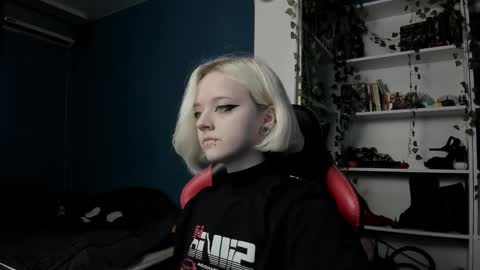 Snapshot of holy_mistresss chatting on November 11, 9:09 am holy_mistresss online show from November 11, 9:09 am