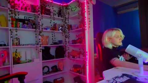 Snapshot of holy_rumi chatting on October 22, 10:15 am Rumi online show from October 22, 10:15 am