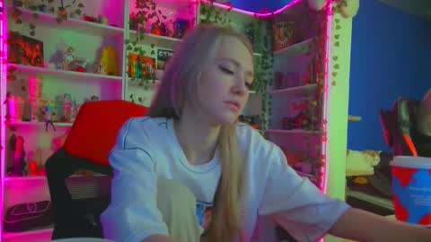 Snapshot of holy_rumi chatting on November 11, 10:48 am Rumi online show from November 11, 10:48 am