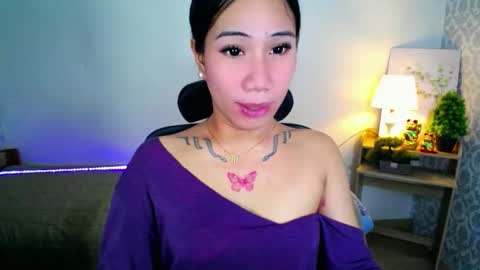 Snapshot of holy_samyx chatting on October 12, 1:37 am holy_samyx online show from October 12, 1:37 am
