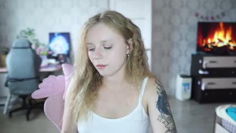 Snapshot of holydumplings chatting on October 13, 9:31 am Taiga online show from October 13, 9:31 am