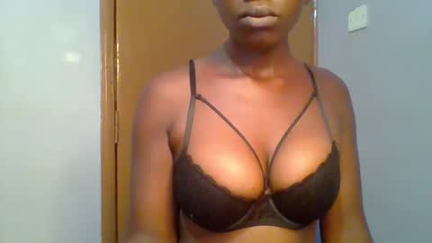 Snapshot of honey_beb chatting on February 20, 7:34 am honey_beb online show from February 20, 7:34 am