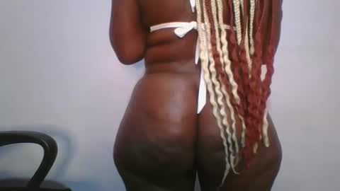 Snapshot of honey_beb chatting on October 4, 5:44 pm honey_beb online show from October 4, 5:44 pm