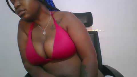 Snapshot of honey_beb chatting on October 15, 5:18 am honey_beb online show from October 15, 5:18 am