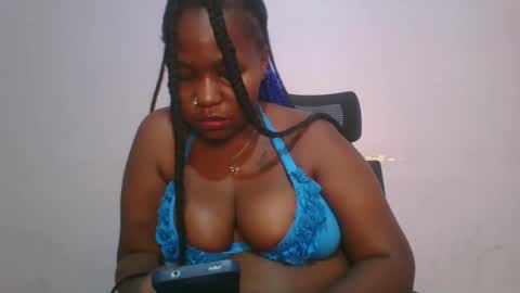 Snapshot of honey_beb chatting on October 28, 7:05 pm honey_beb online show from October 28, 7:05 pm
