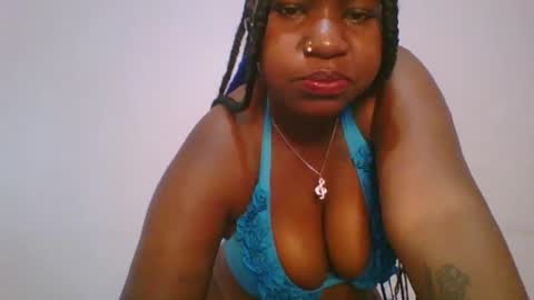 Snapshot of honey_beb chatting on November 6, 5:19 am honey_beb online show from November 6, 5:19 am