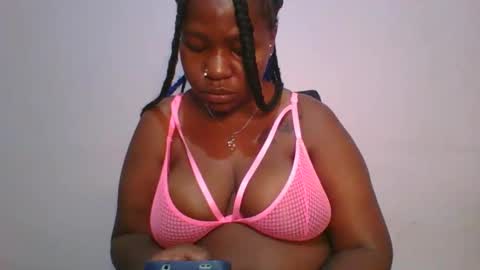 Snapshot of honey_beb chatting on November 11, 2:55 am honey_beb online show from November 11, 2:55 am