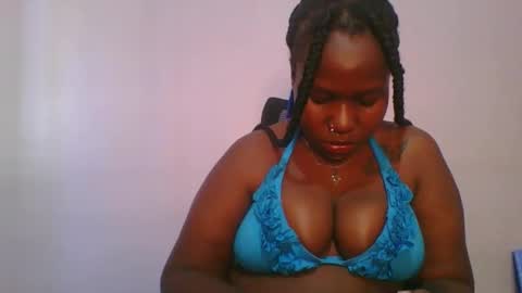 Snapshot of honey_beb chatting on November 17, 2:01 pm honey_beb online show from November 17, 2:01 pm