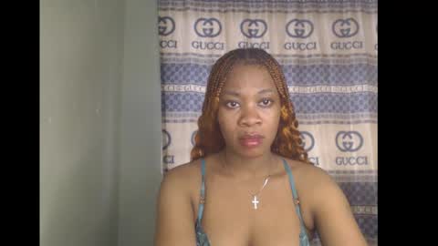 Snapshot of honey_dollxx chatting on September 13, 8:14 am Flora online show from September 13, 8:14 am