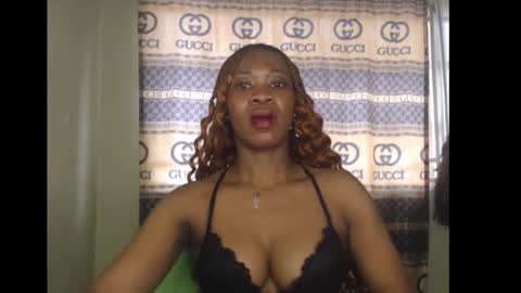 Snapshot of honey_dollxx chatting on September 21, 9:55 am Flora online show from September 21, 9:55 am