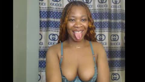 Snapshot of honey_dollxx chatting on September 29, 10:47 pm Flora online show from September 29, 10:47 pm
