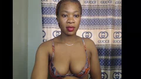 Snapshot of honey_dollxx chatting on October 10, 9:08 am Flora online show from October 10, 9:08 am