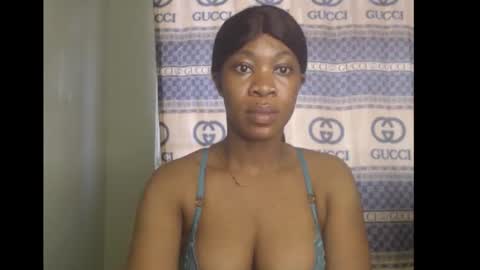 Snapshot of honey_dollxx chatting on October 20, 8:48 am Flora online show from October 20, 8:48 am