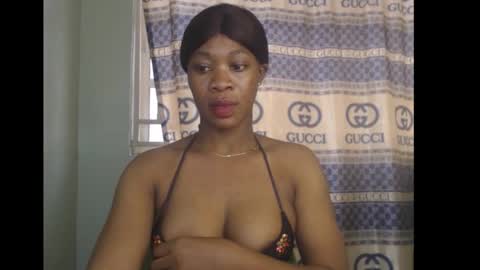 Snapshot of honey_dollxx chatting on October 23, 9:08 am Flora online show from October 23, 9:08 am