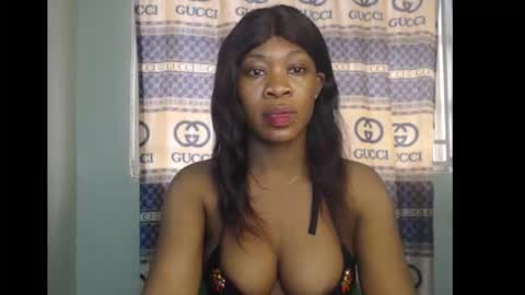 Snapshot of honey_dollxx chatting on October 29, 8:49 am Flora online show from October 29, 8:49 am
