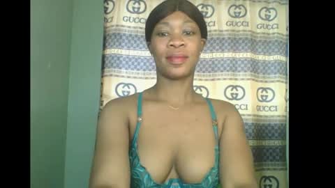 Snapshot of honey_dollxx chatting on November 8, 9:09 am Flora online show from November 8, 9:09 am