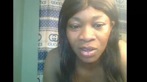 Snapshot of honey_dollxx chatting on November 18, 9:03 am Flora online show from November 18, 9:03 am