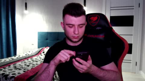 Snapshot of honey_furry chatting on December 7, 8:16 pm Wolfy online show from December 7, 8:16 pm