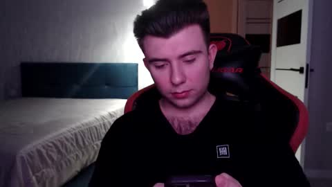 Snapshot of honey_furry chatting on December 14, 1:00 am Wolfy online show from December 14, 1:00 am