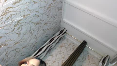 Snapshot of honey_swellens chatting on September 18, 5:04 pm honey_swellens online show from September 18, 5:04 pm