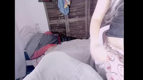 Snapshot of honeyapplealaska chatting on October 25, 3:14 am Honey Apple Alaska online show from October 25, 3:14 am