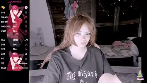 Snapshot of honeyapplealaska chatting on December 14, 2:28 am Honey Apple Alaska online show from December 14, 2:28 am