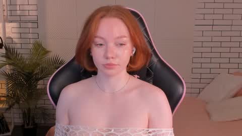 honeyautumn online show from December 10, 11:30 pm