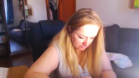 HoneydewMolly online show from December 3, 12:36 pm