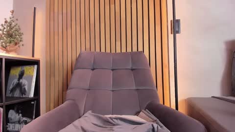 Sofia independent model online show from December 18, 2:17 pm