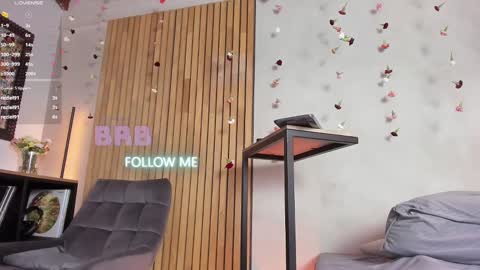 Sofia independent model online show from February 15, 2:33 pm