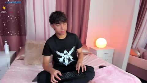 honeymoon_sariel online show from November 3, 8:10 pm