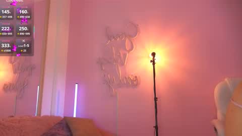 Honey Moon  Help me to reach 100 thumbs up online show from September 24, 9:51 pm