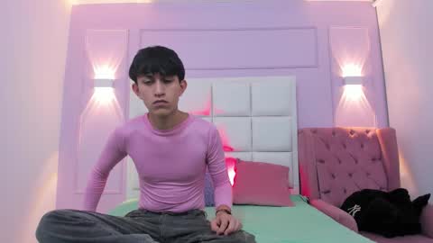 Snapshot of hoot_booys_ chatting on October 28, 8:33 pm hoot_booys_ online show from October 28, 8:33 pm